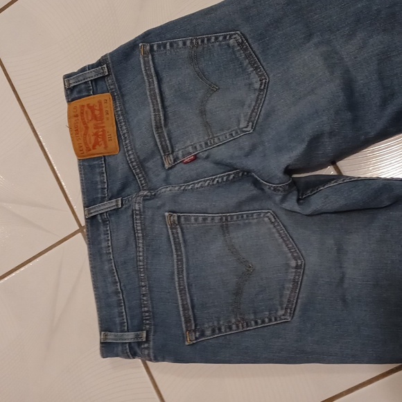 4/$60 Faded Levi Jeans - Size W30 L32 - Picture 6 of 8